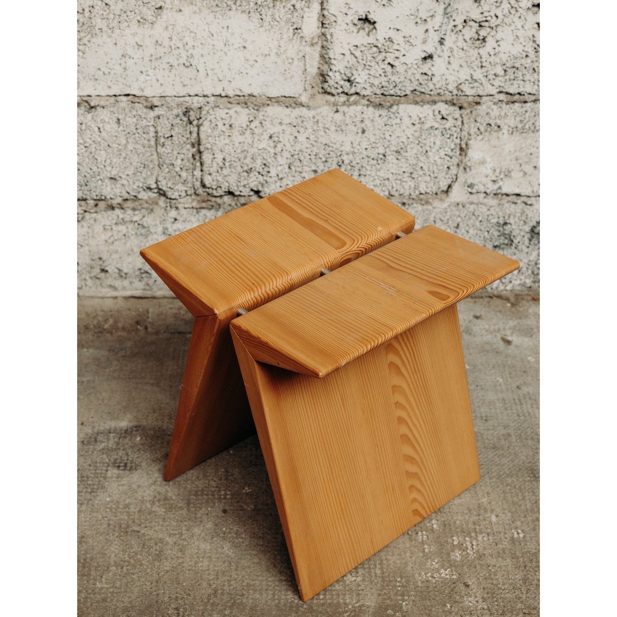 Tabouret en bois massif Axel N°369 - Bon état bois, DEBONGOUT
