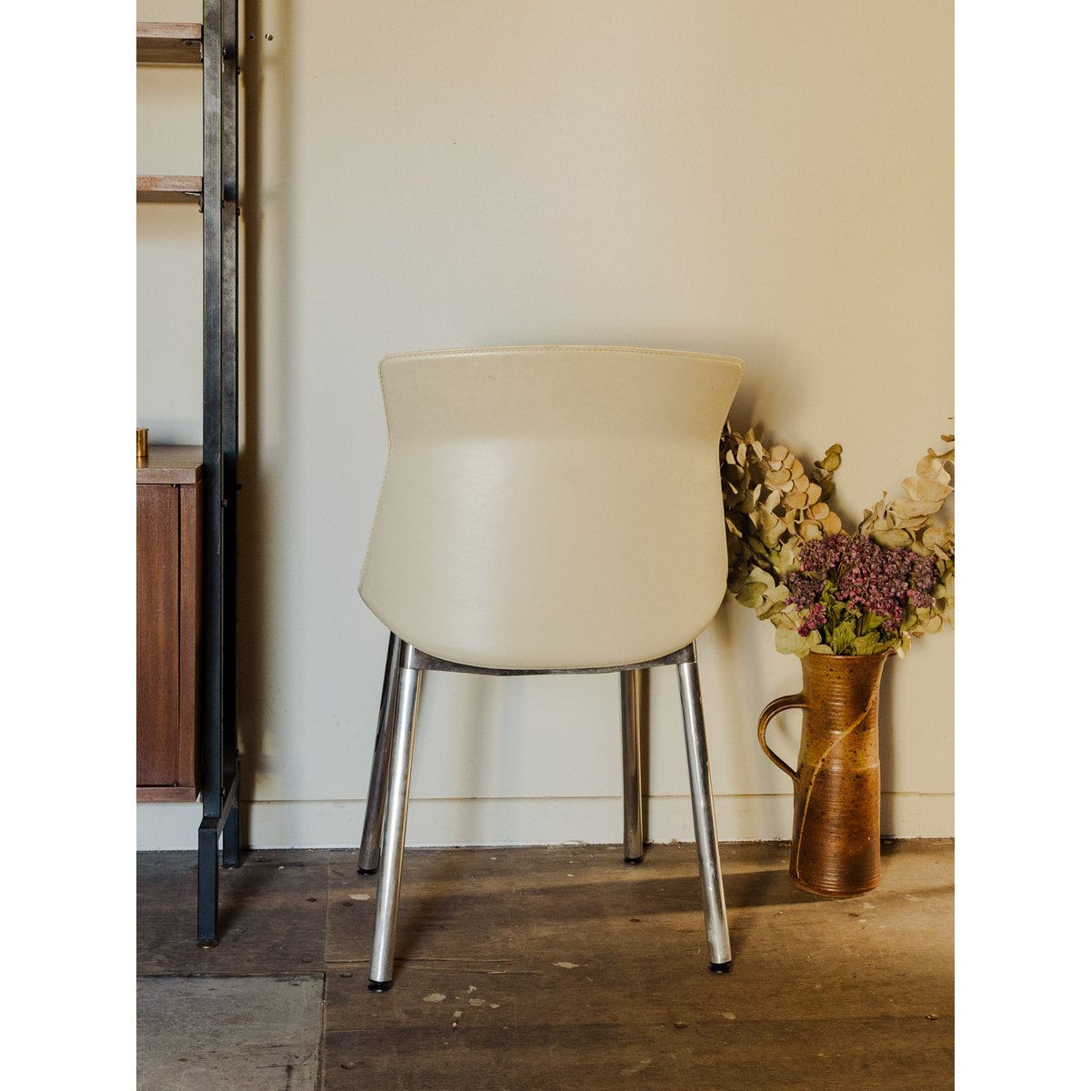 Chaise en cuir Alma N°862 - Bon état beige, DEBONGOUT