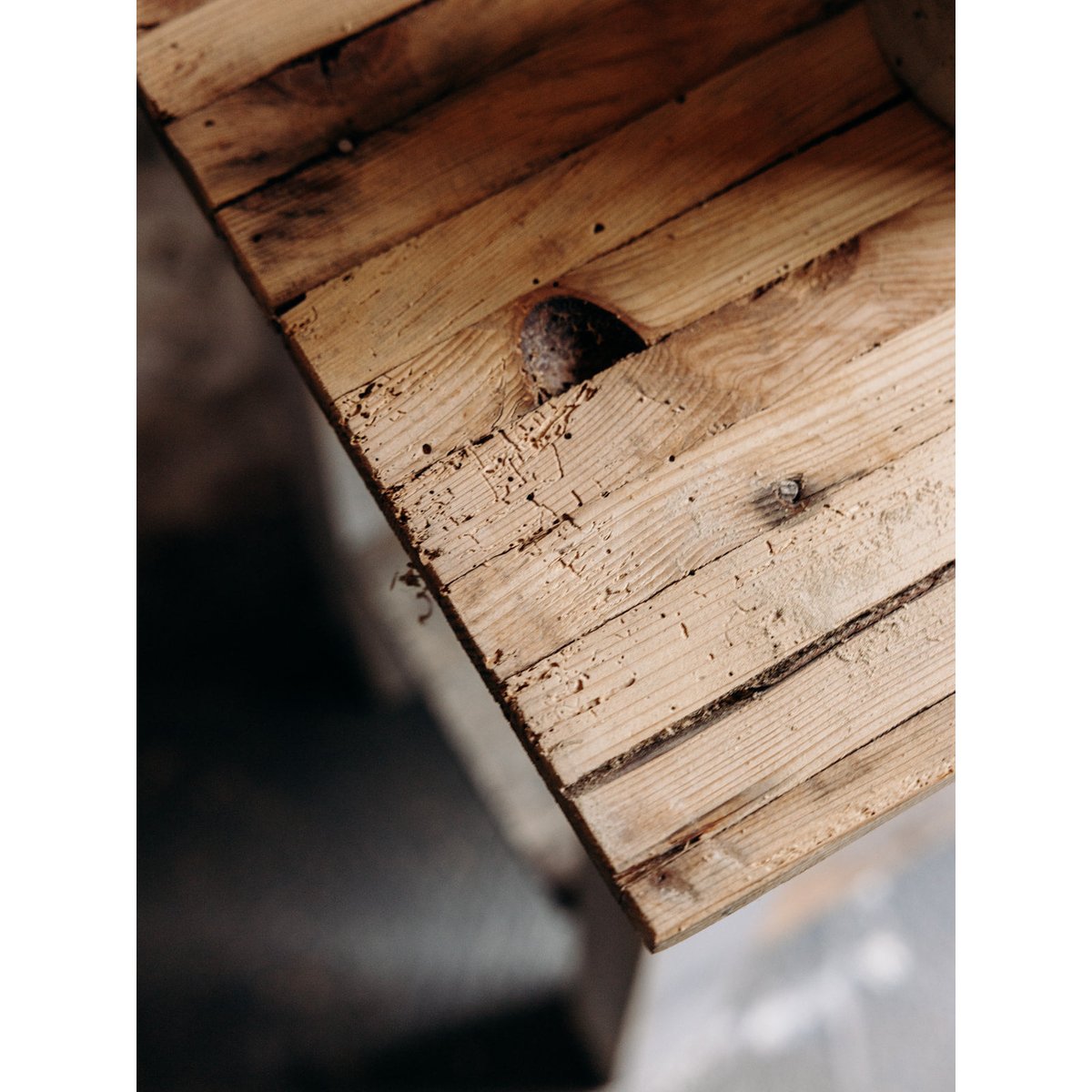 Table d'appoint Francine N°169 - Bon état bois, DEBONGOUT