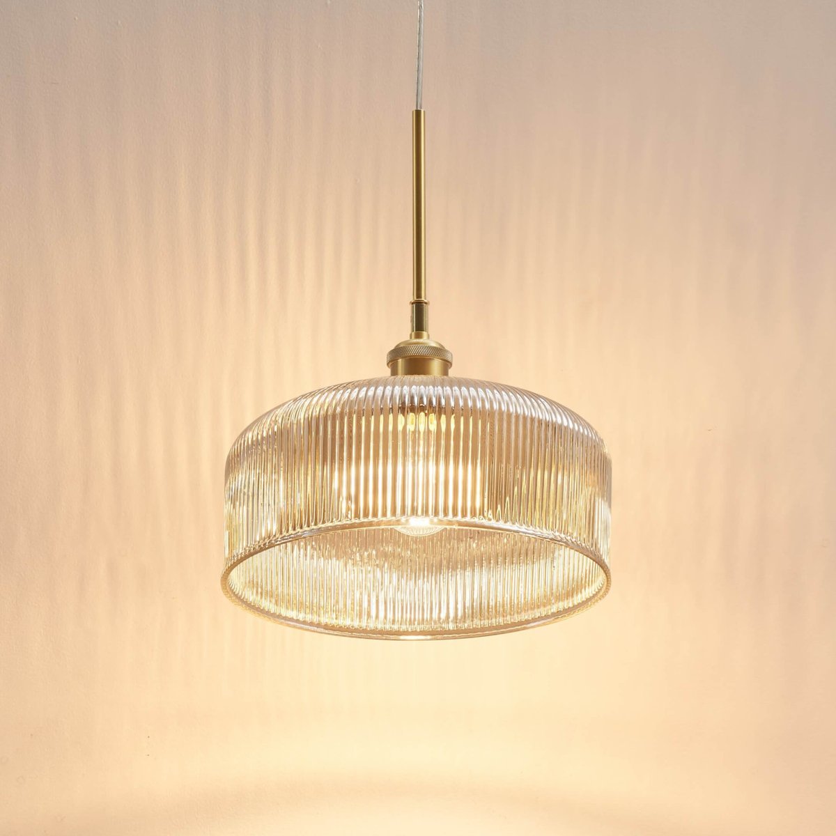 Suspension verre nervuré rétro - AURÉLINE ambré et laiton, KOSILUM