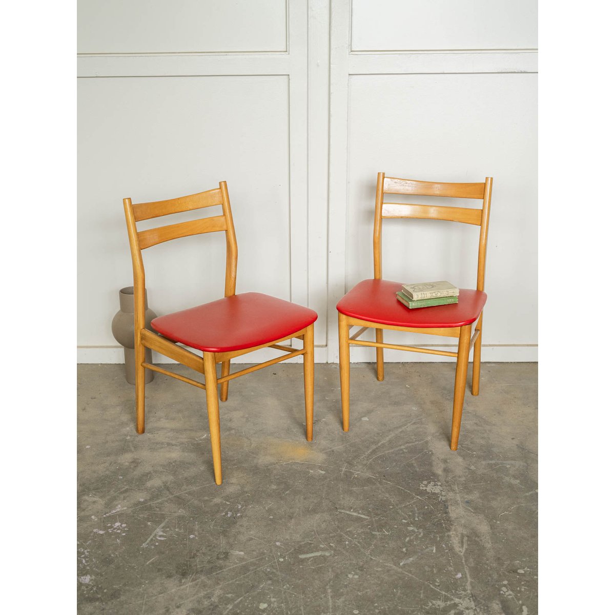 Paire de chaises scandinaves Alma N°2000 - Bon état bois clair, DEBONGOUT