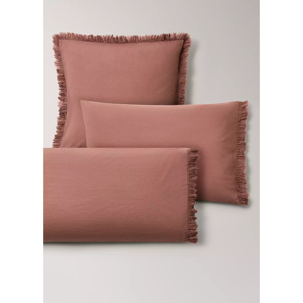 Housse de coussin en coton lavé avec volant en mousseline effilochée 60x60 cm rose géranium, MANGO HOME