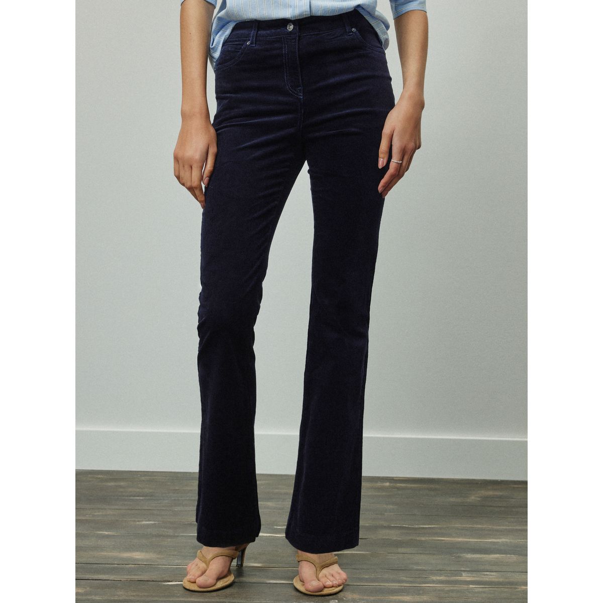 Pantalon bootcut en velours côtelé avec modal bleu marine, NEXT