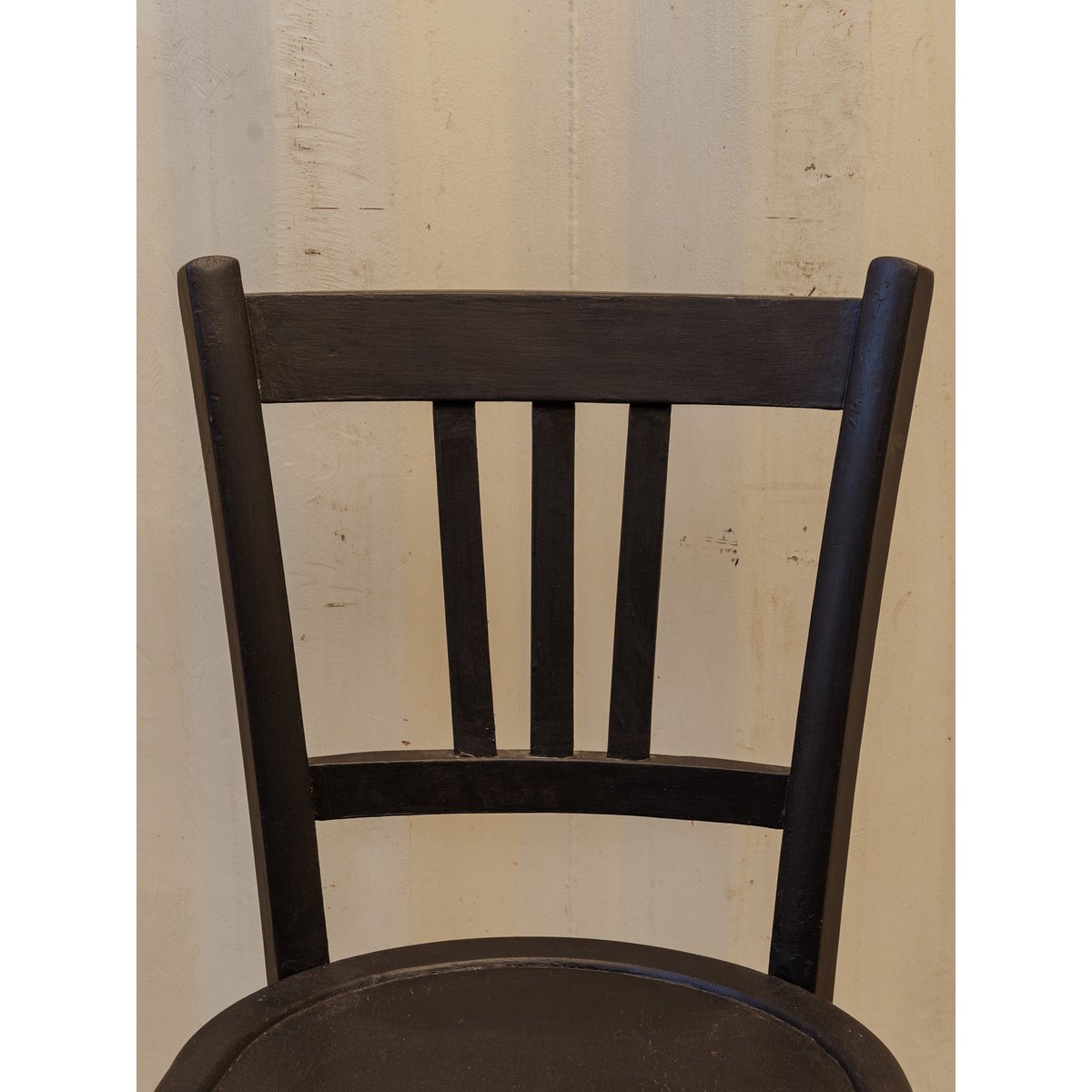 Chaise en bois noir Claude N°1551 - Bon état noir, DEBONGOUT