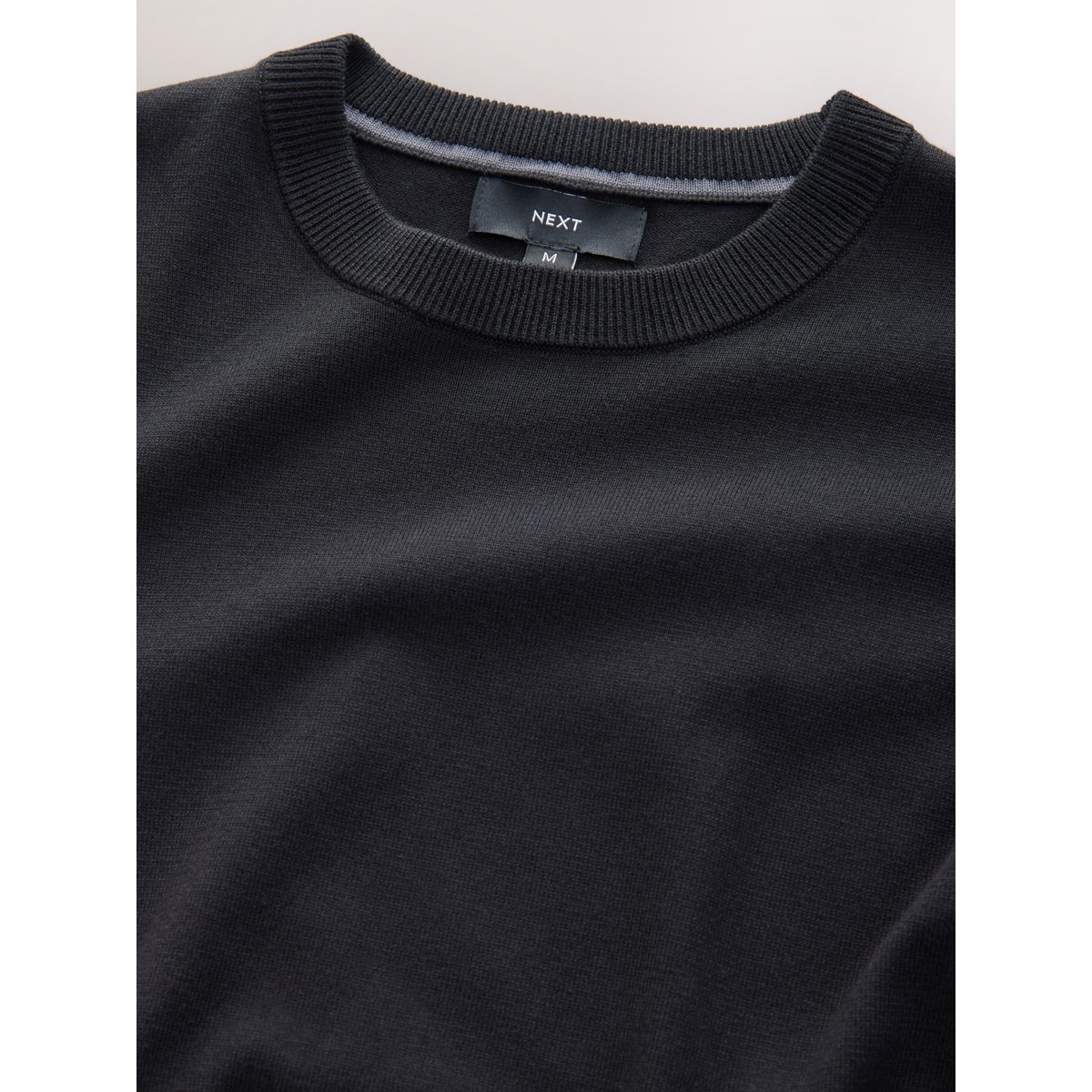 Pull ras du cou standard en coton majoritaire noir, NEXT