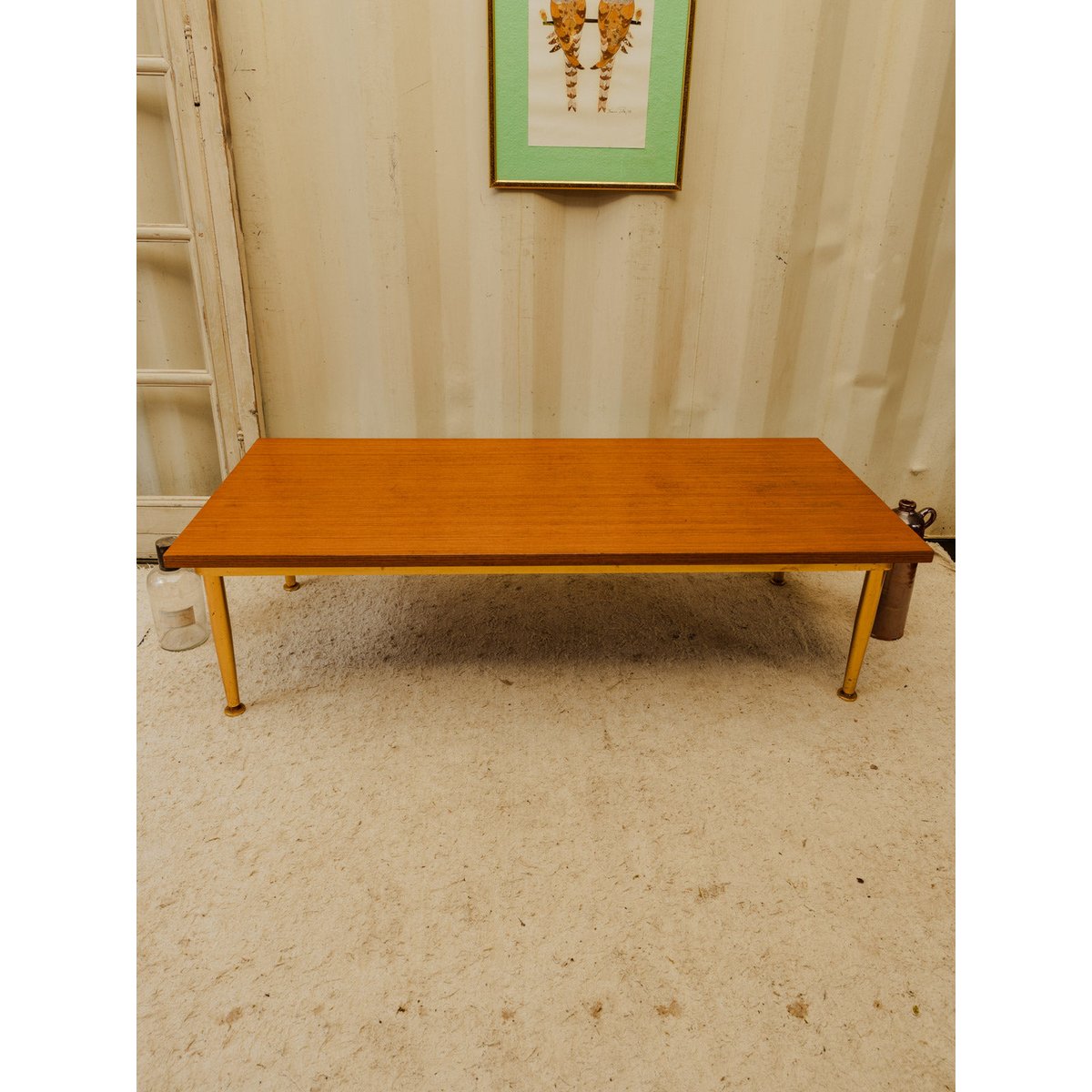 Table basse en bois et métal doré Donna N°1656 - Bon état bois foncé, DEBONGOUT