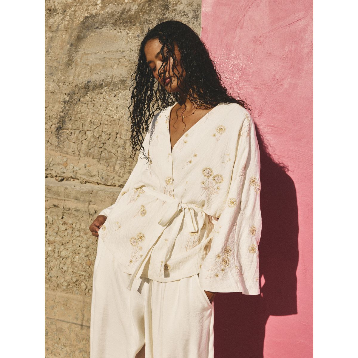 Tunique nouée à la taille avec ornements écru à imprimé fleurs, NEXT