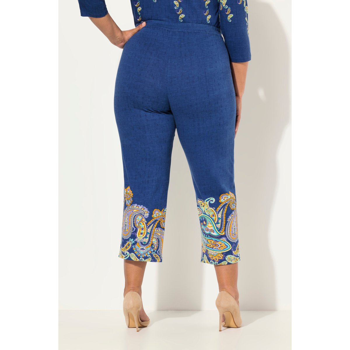 Pantalon en jersey 7/8 à jambe droite. Frise pétrole foncé, ULLA POPKEN