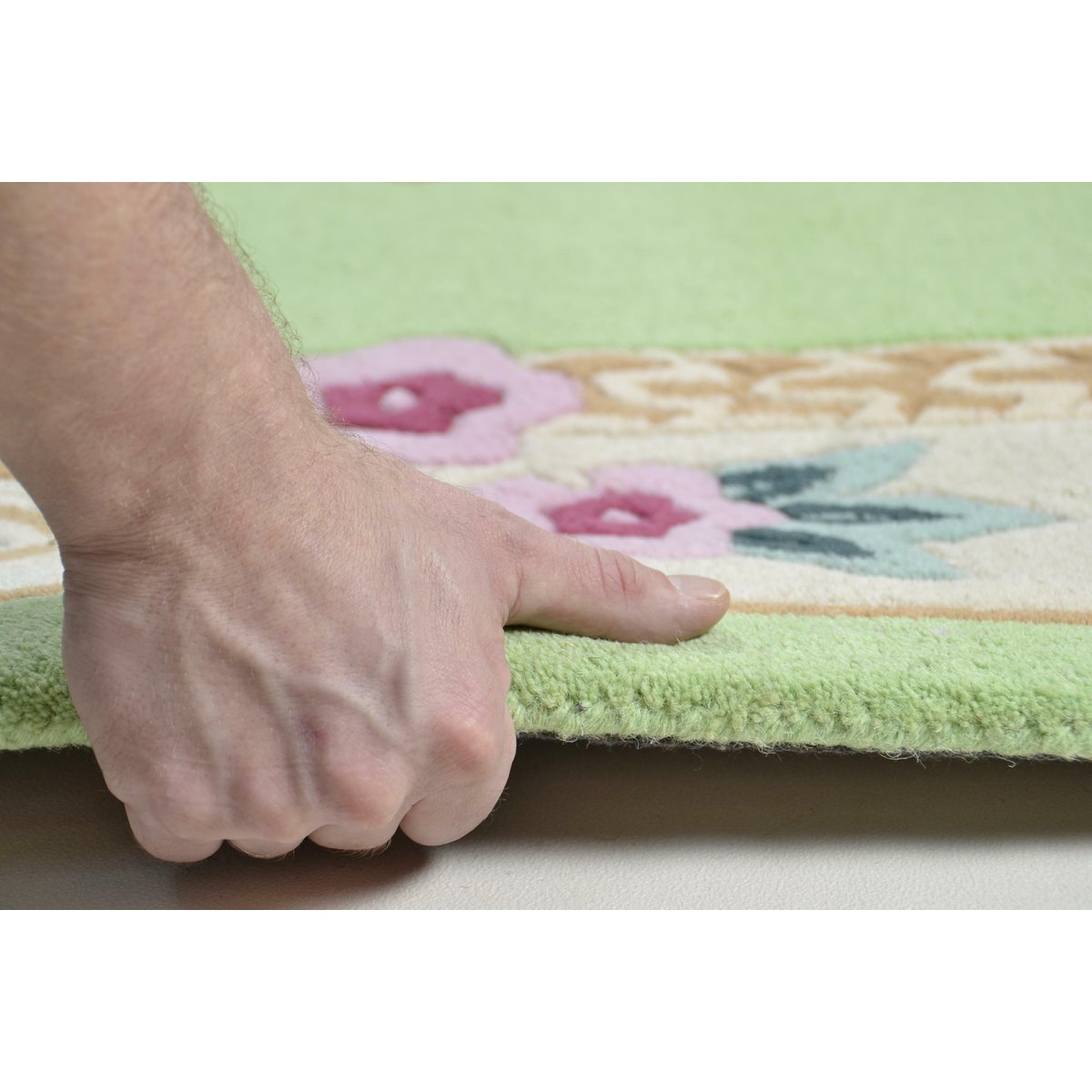 Tapis d'enfant floral Lifou tufté en laine vert, THEKO