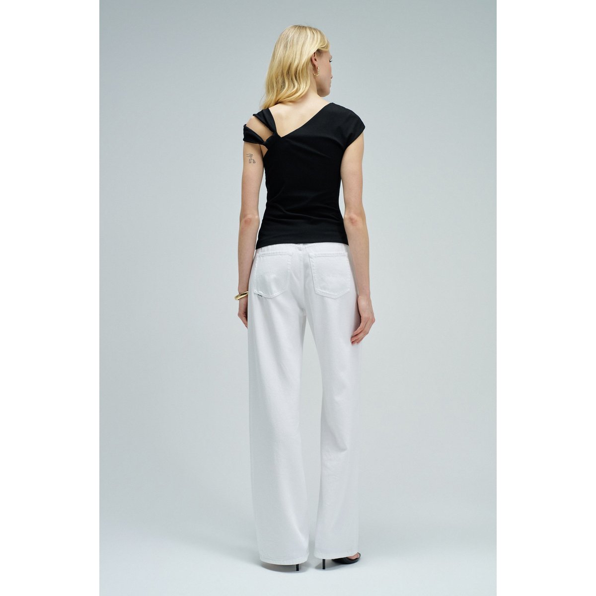 TOP AVEC DÉCOLLETÉ ASYMÉTRIQUE noir, SALSA JEANS