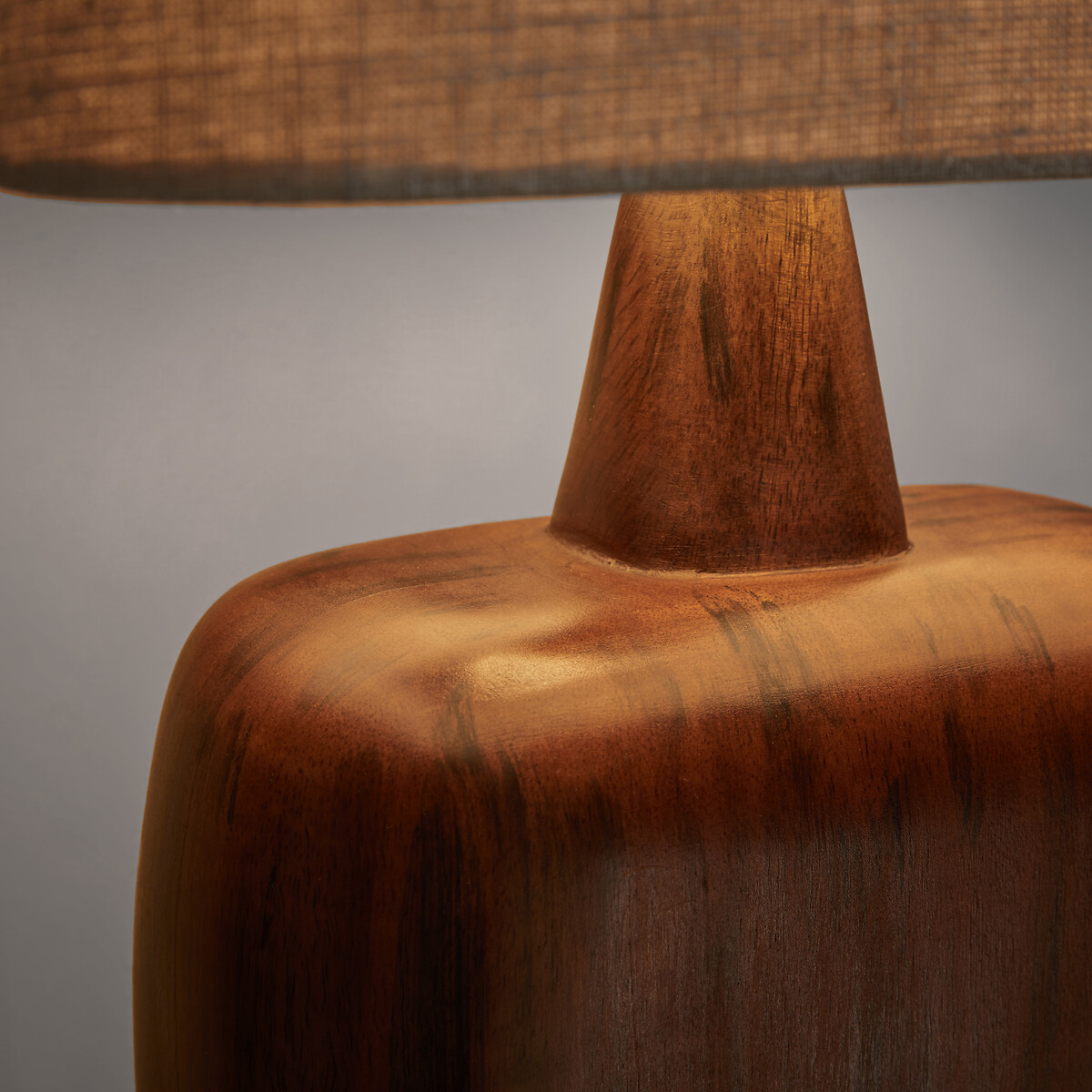Lampe à poser en manguier et lin, Gyra noyer, AM.PM