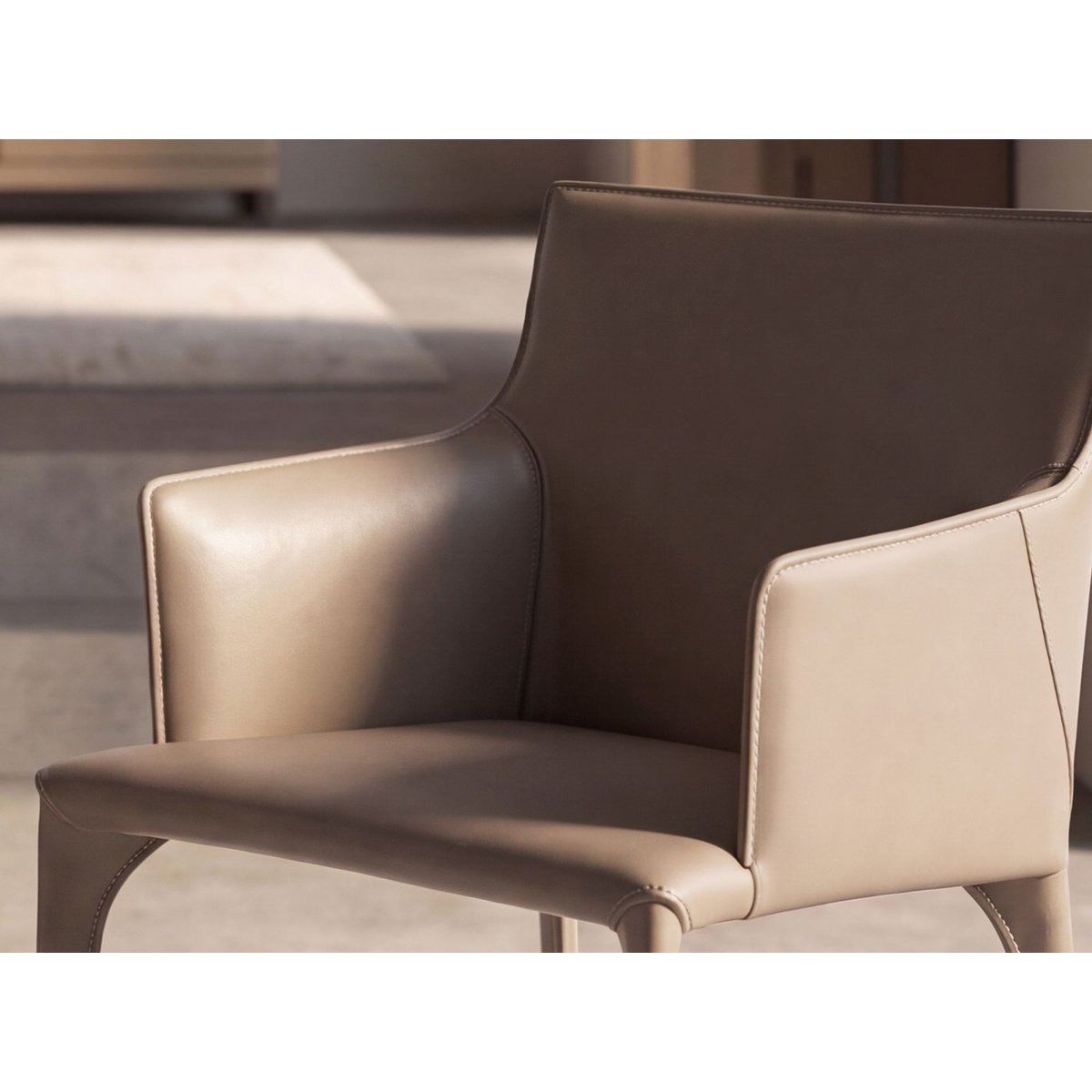 Chaise en cuir régénéré taupe, ANGEL CERDA