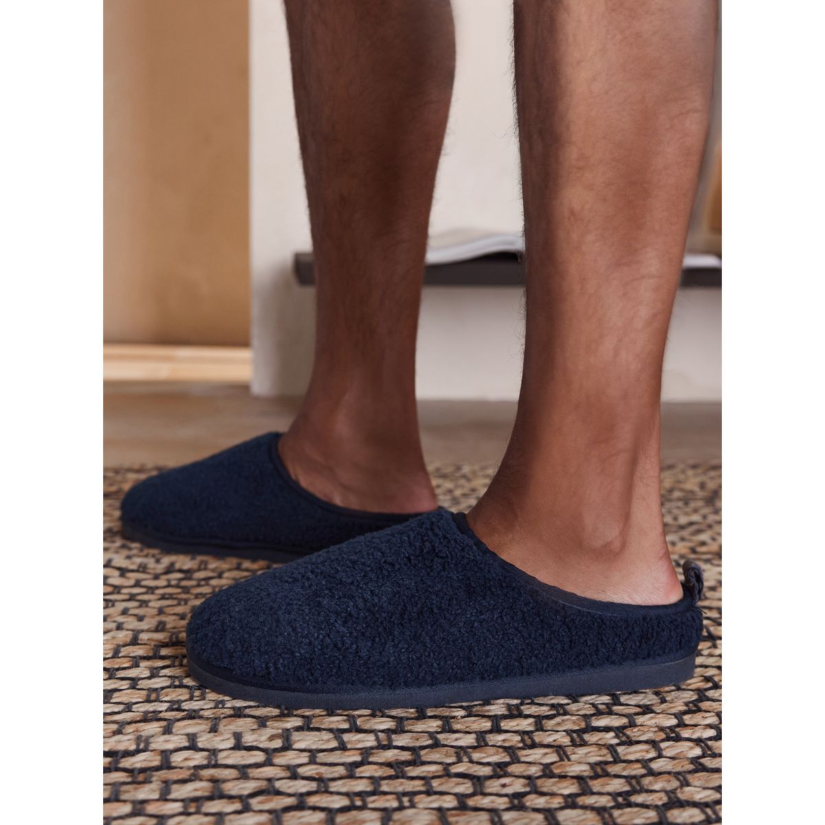 Chaussons en imitation peau de mouton bleu marine, NEXT