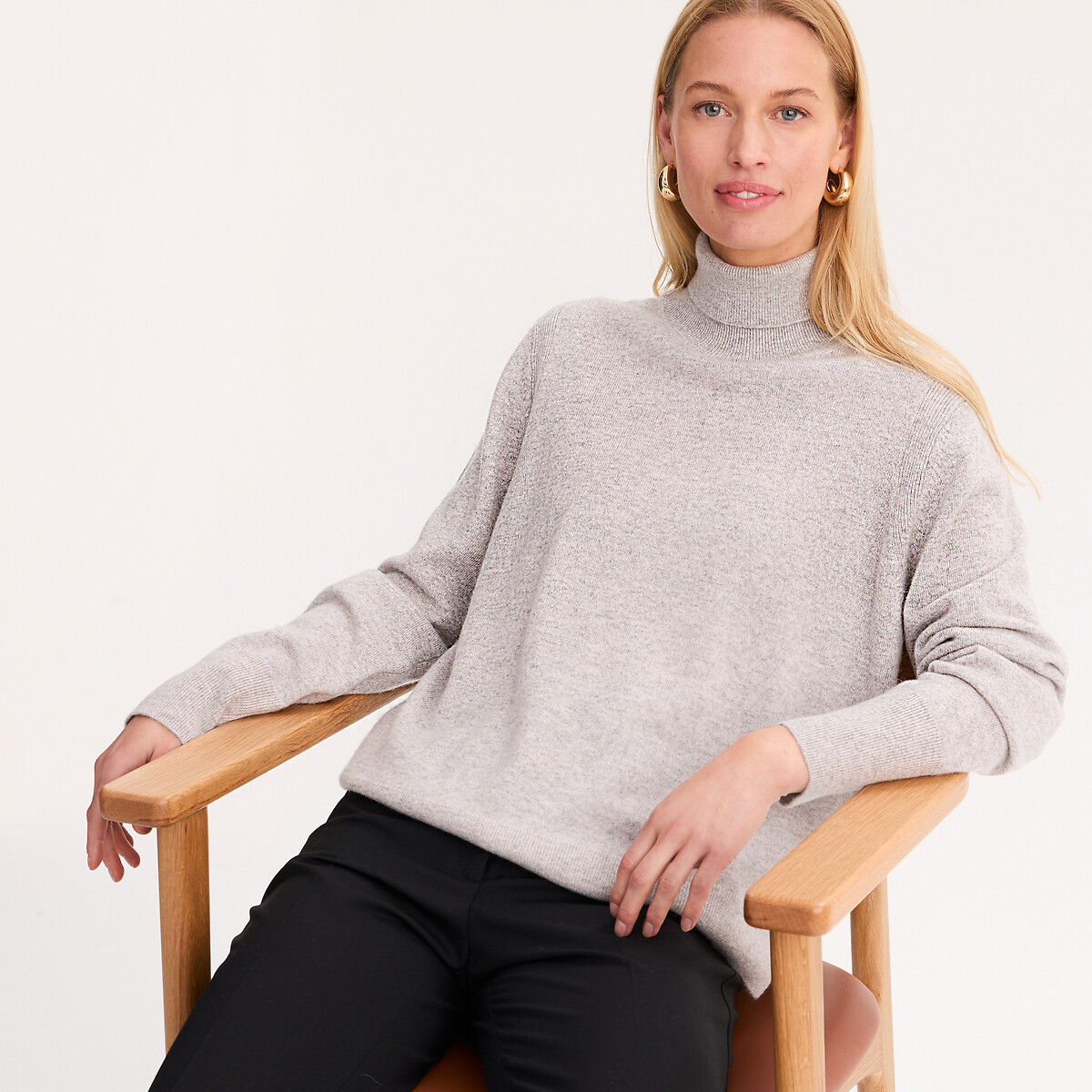 Jersey de cuello alto de cachemira, punto fino gris jaspeado claro, ANNE WEYBURN