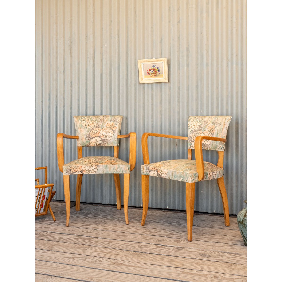 Paire de fauteuils en tissu et bois Ernest N°1098 - Bon état bois clair, DEBONGOUT