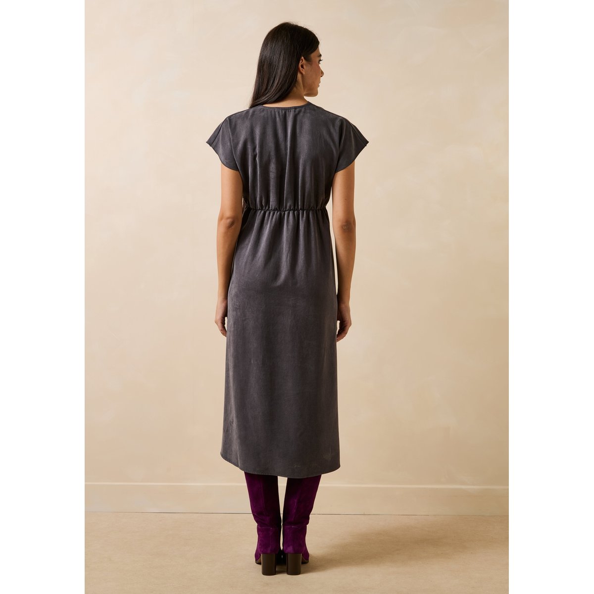 Robe longue en satin manches courtes anthracite, LA FEE MARABOUTEE
