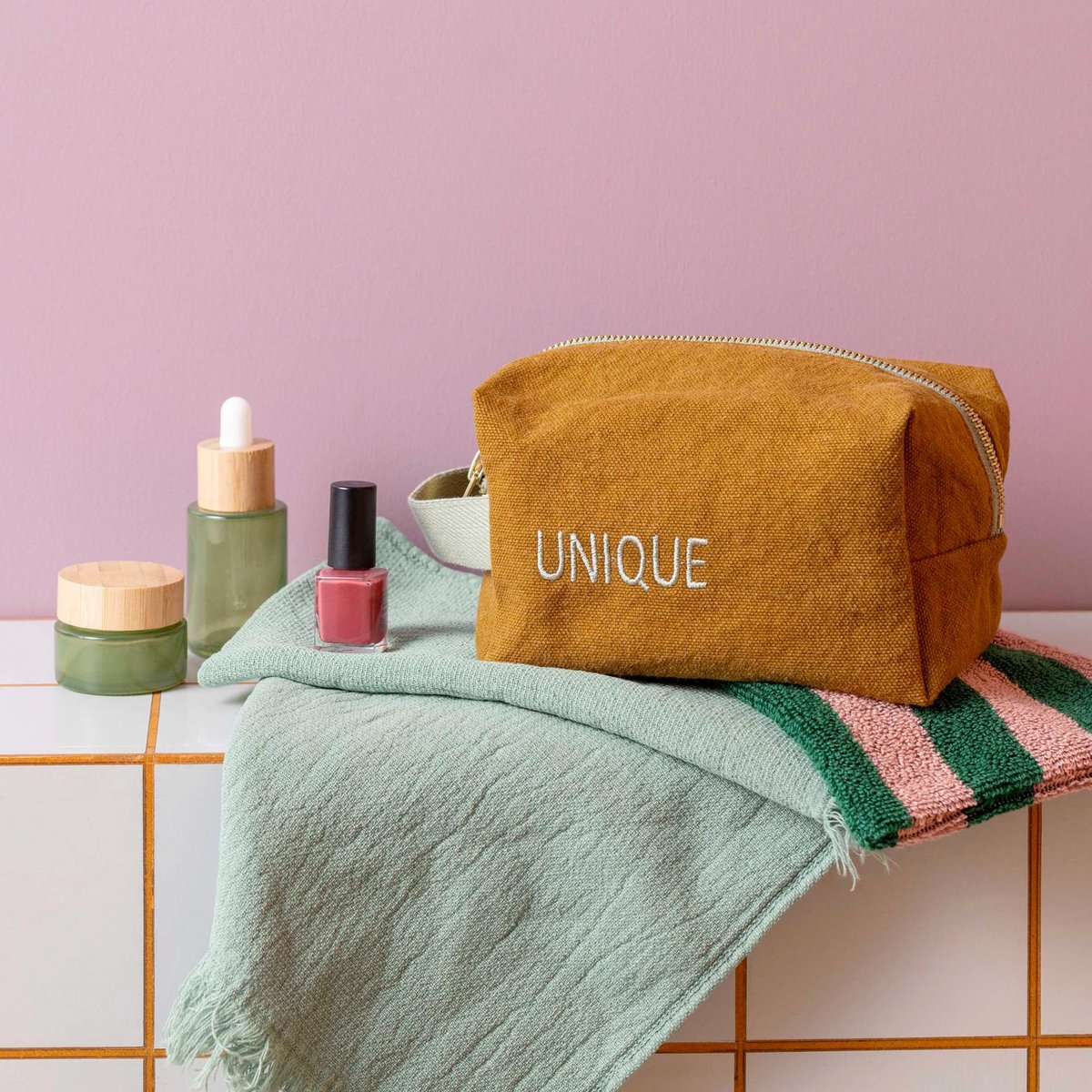 Trousse cube Unique nuts, LA CERISE SUR LE GATEAU