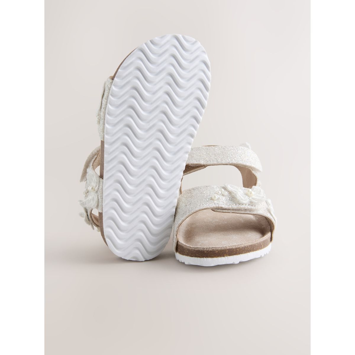 Sandales à scratch avec assise en liège papillon blanc pailleté, NEXT