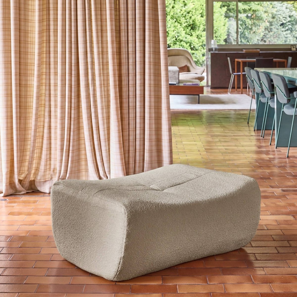 Pouf, repose-pieds compressé pour chauffeuse Sokol bouclette texturée SOKOL beige, SWEEEK