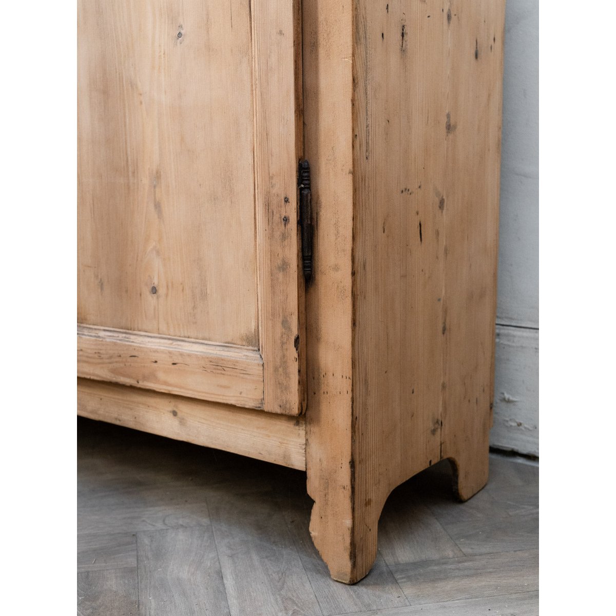 Armoire parisienne en bois Blandine N°542 - Bon état bois clair, DEBONGOUT