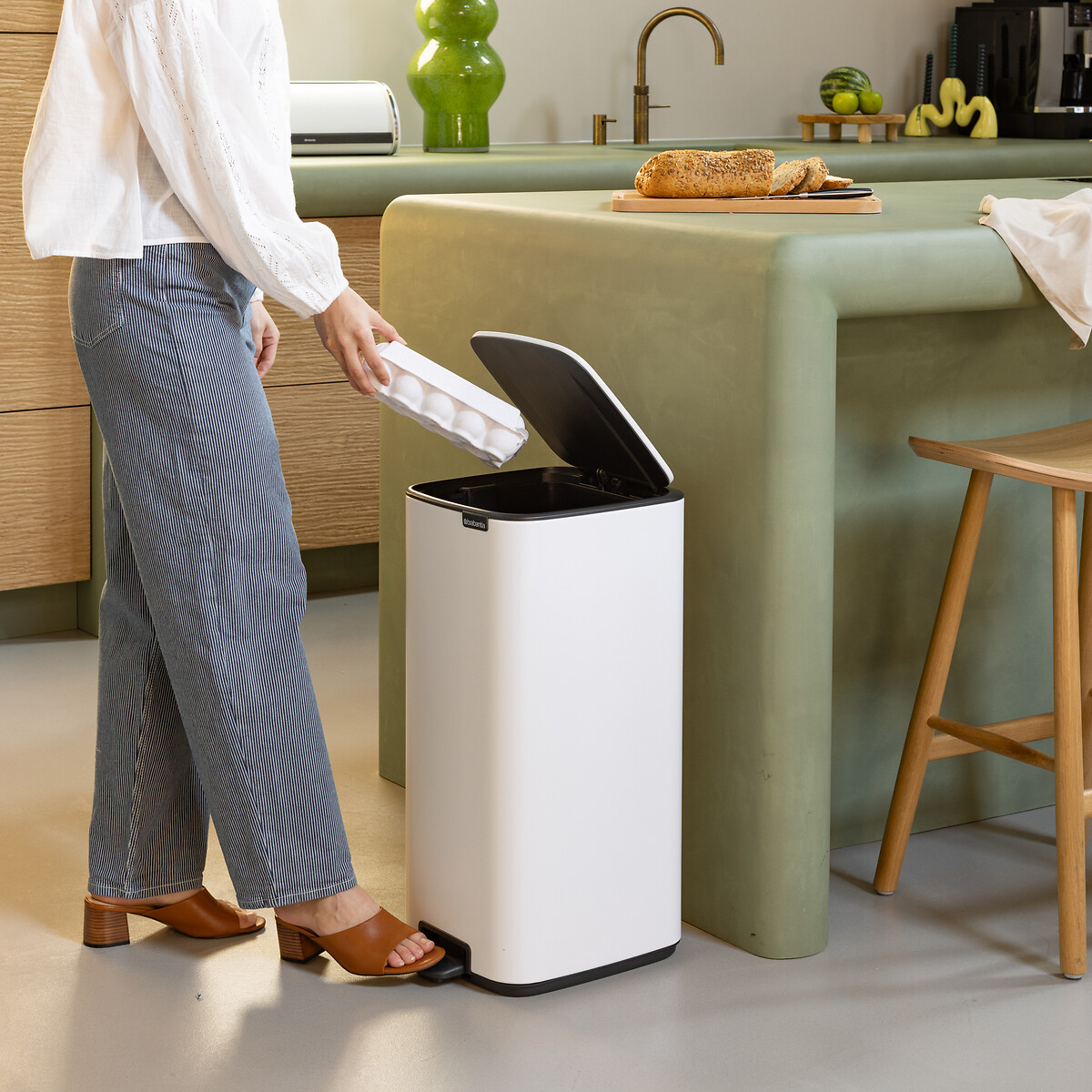 Bo Pedal Bin, Soft Close, 30L white, BRABANTIA