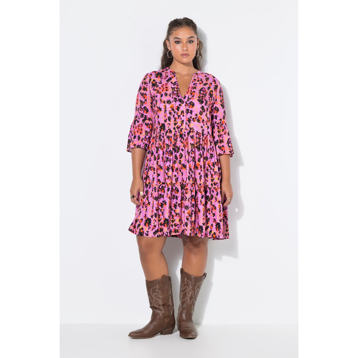 Robe courte et évasée, motif léopard coloré rose vif clair, STUDIO UNTOLD