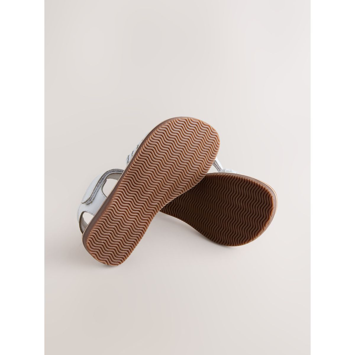 Sandales en cuir à torsades et scratch blanc, NEXT
