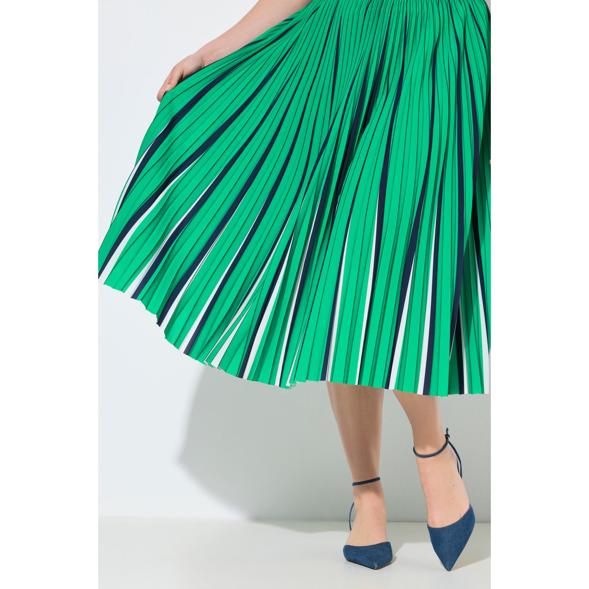 Jupe plissée. Imprimé à rayures. vert naturel, ULLA POPKEN