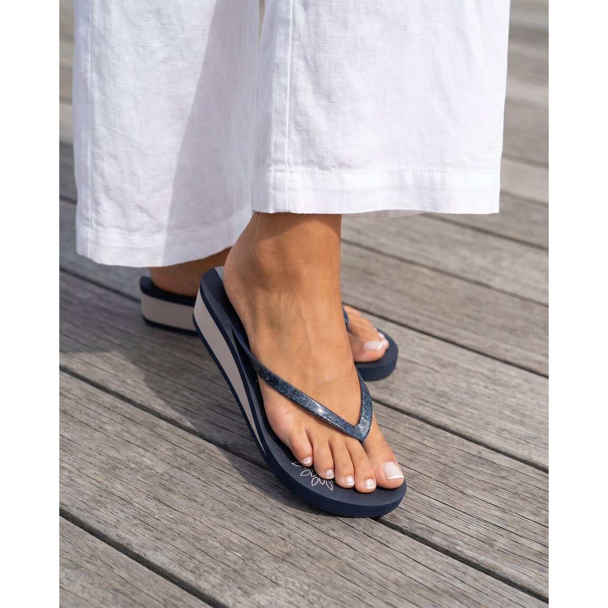Tongs à talon de 4 cm, confortables et légères bleu marine, ISOTONER