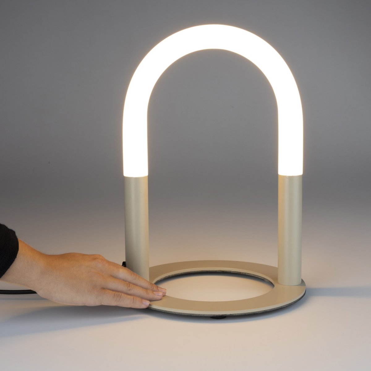 Lampe à poser en métal - Arch beige, ZUIVER