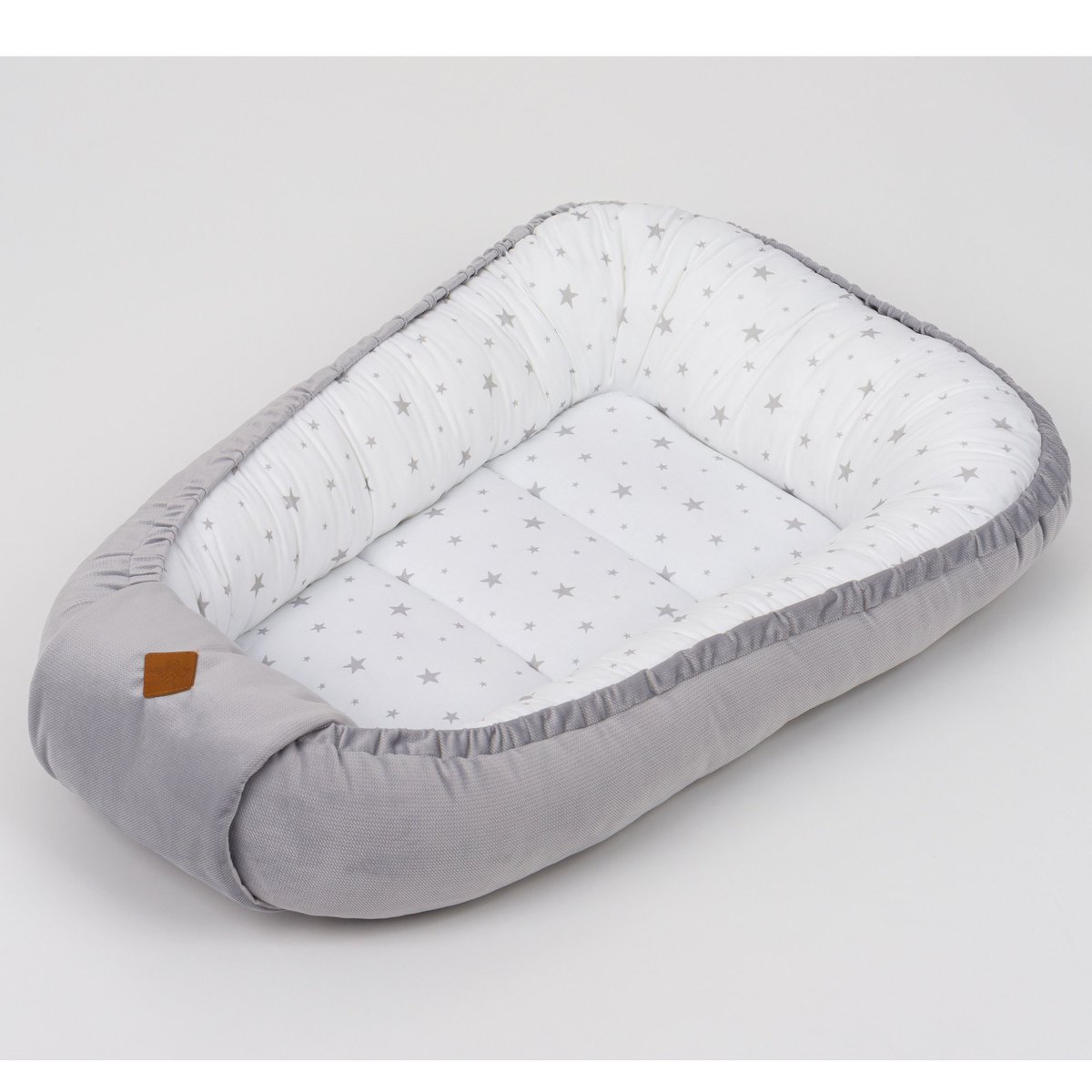 Cocon nid bébé matelassé réducteur de lit STELLA stella, imprimé étoiles blanc, gris, SEVIRA KIDS