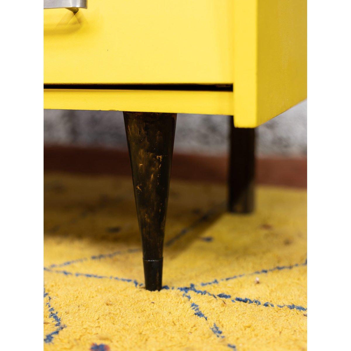 Commode jaune citron Olga N°1128 - Bon état argenté, DEBONGOUT