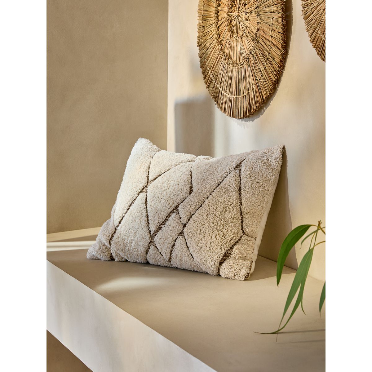 Coussin à imprimé géométrique tufté ivoire, NEXT