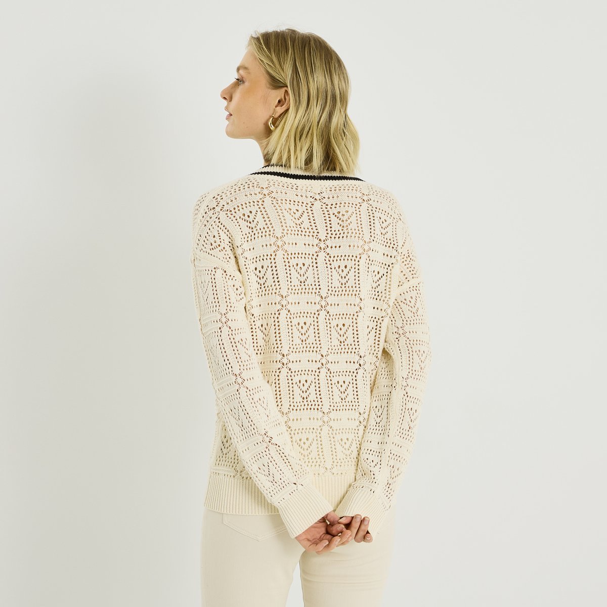 Pull en crochet à col V blanc cassé ecru, GRAIN DE MALICE