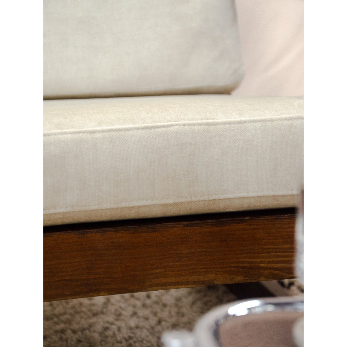 Fauteuil en pin et tissu Jakob N°1445 - Bon état bois foncé, DEBONGOUT