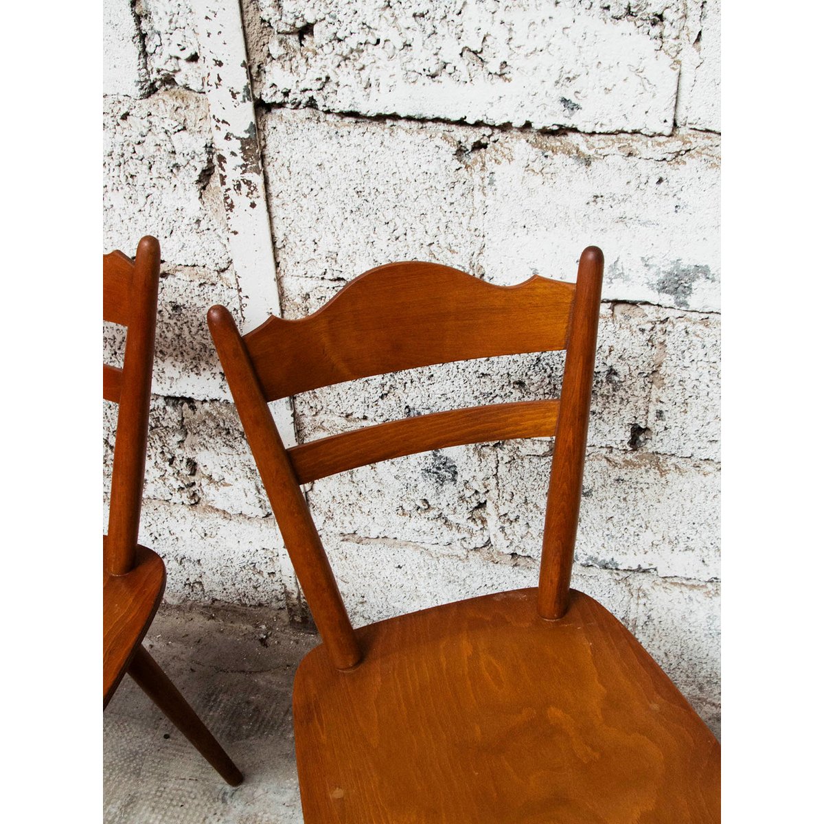 Paire de chaises en bois Alma N°733 - Bon état bois, DEBONGOUT