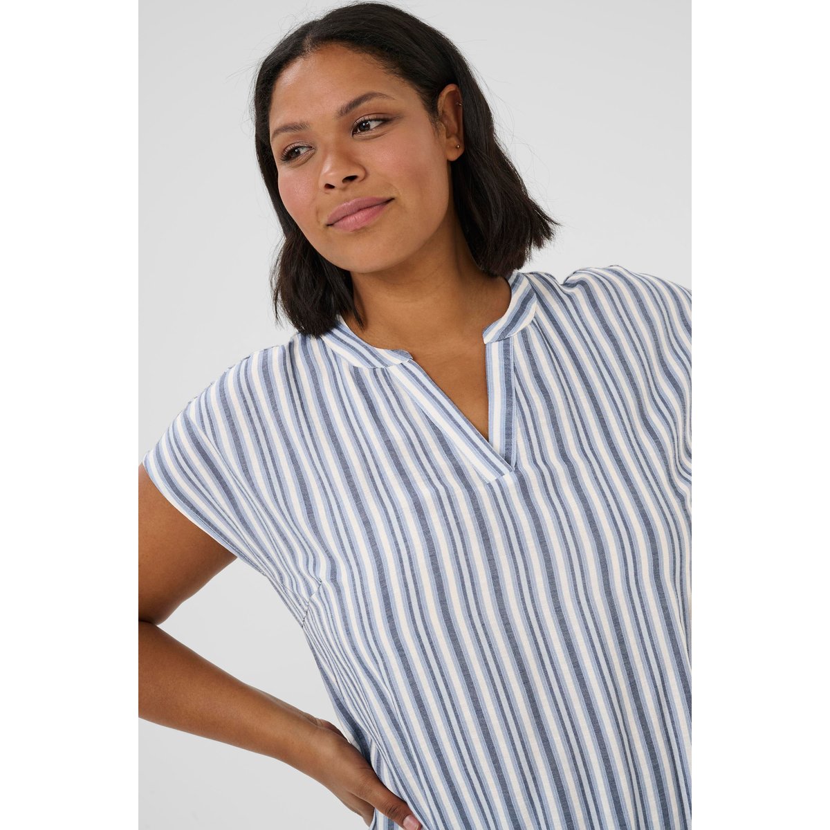 Blouse à manches courtes bleu/blanc chalk stripe, KAFFE CURVE