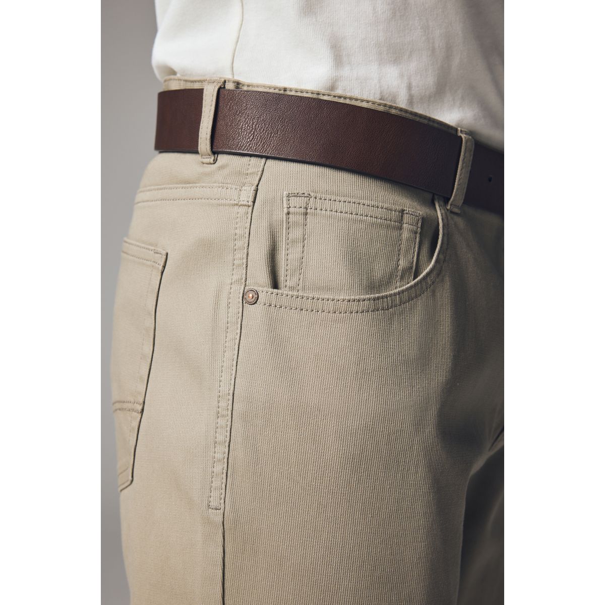 Pantalon avec ceinture coupe droite naturel, NEXT