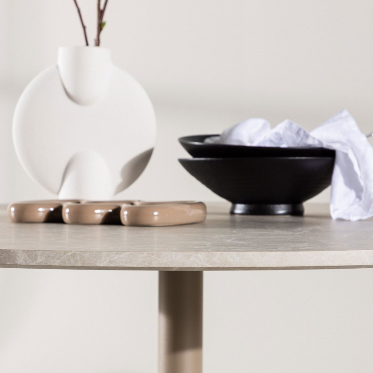 Table à manger 4 personnes ronde en effet marbre et métal- LYCKE beige, VENTURE HOME