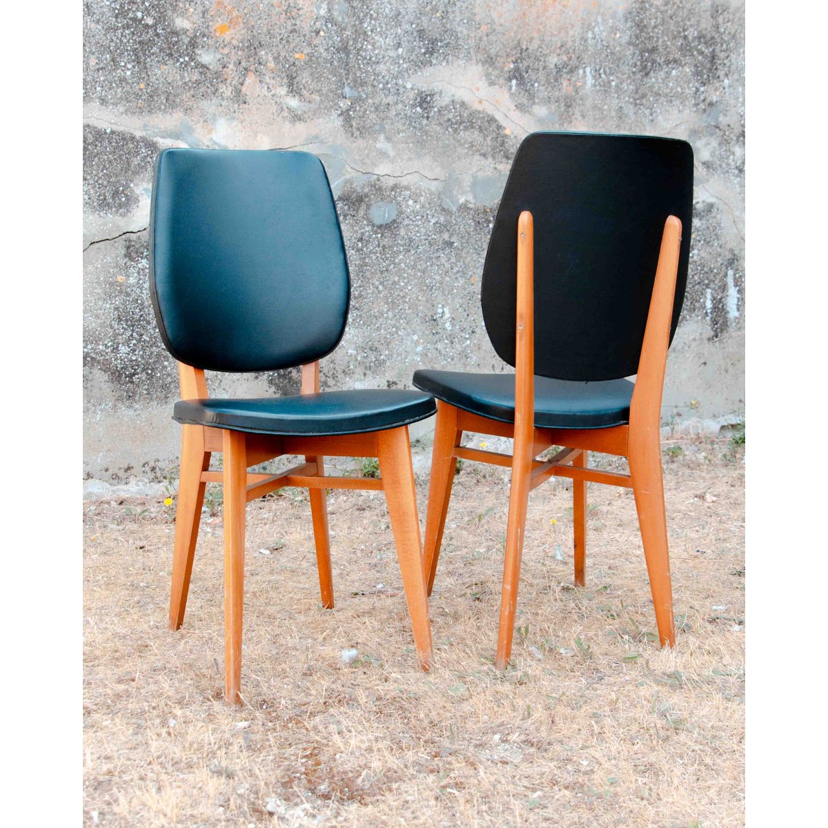 Lot de 4 chaises en skaï et hêtre Alma N°1745 - Bon état noir, DEBONGOUT