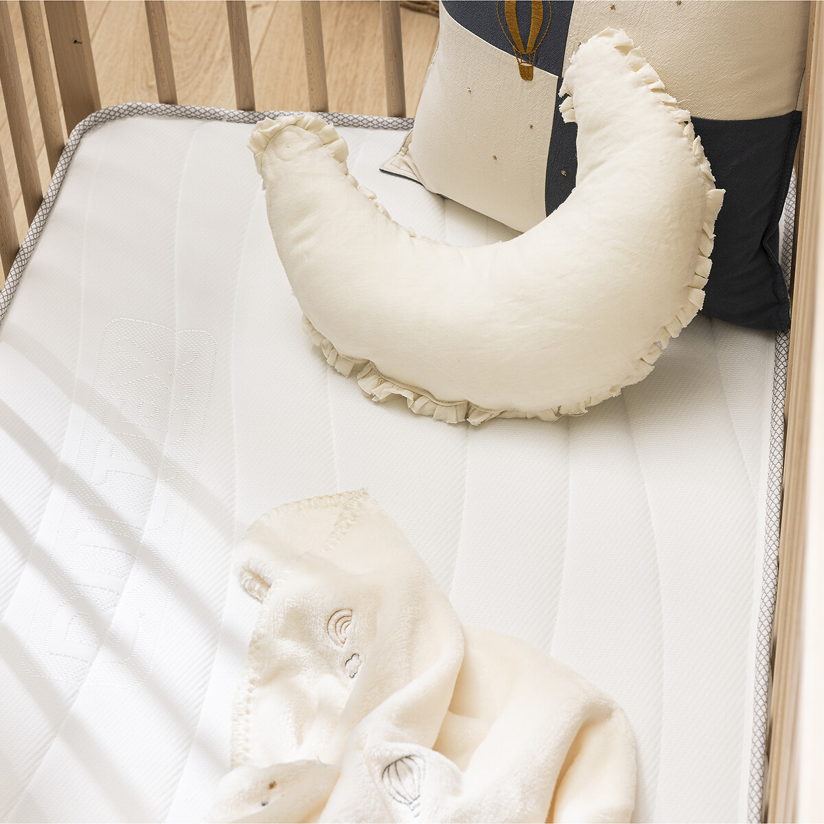 Matelas bébé mousse Bultex® primo, soutien très ferme, accueil ferme, PILOU BÉBÉ blanc, BULTEX