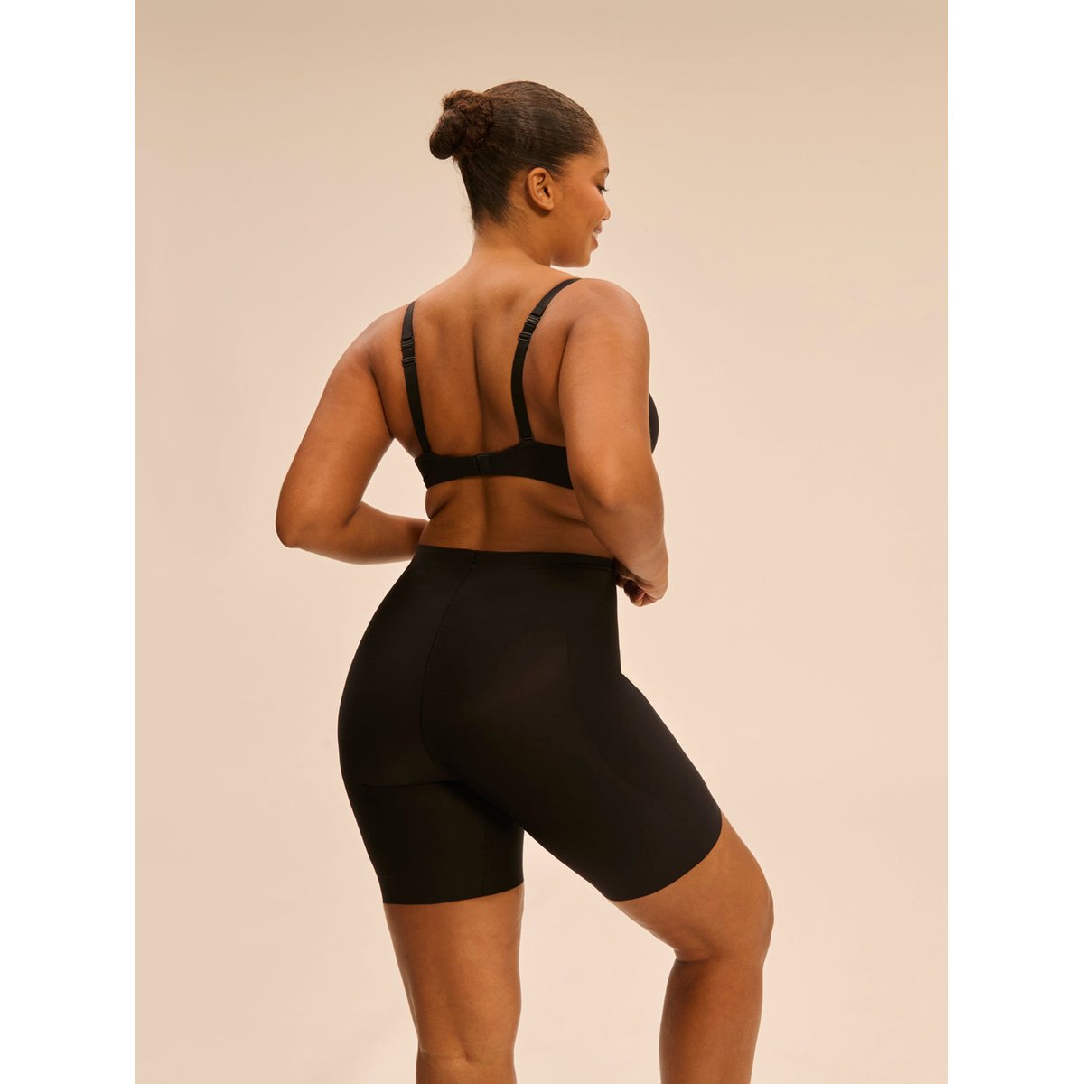 Soutien-gorge coque emboitante décolleté plongeant, ESSENTIEL noir, SIMONE PERELE