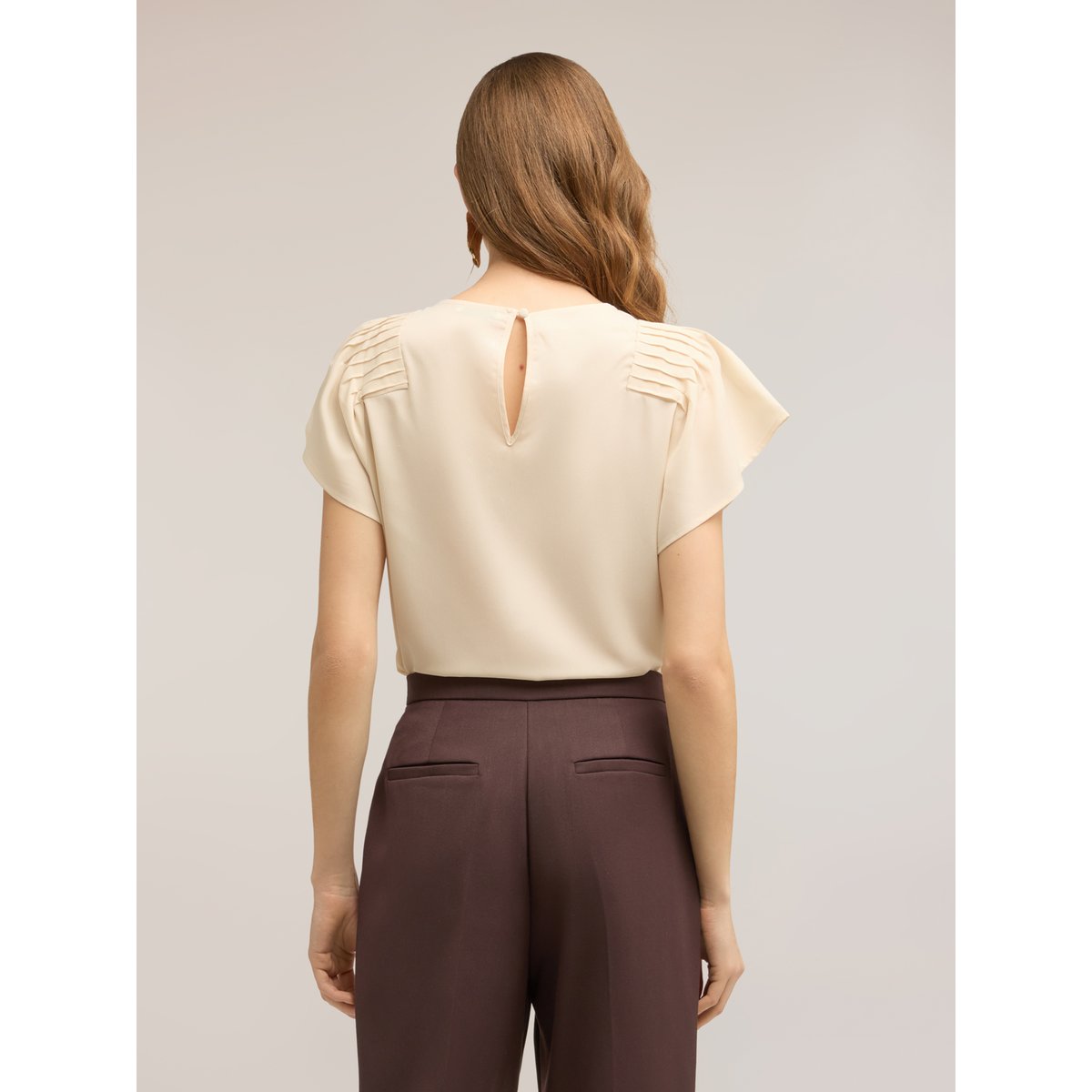 Blouse en crêpe de chine avec plis beige, MOTIVI