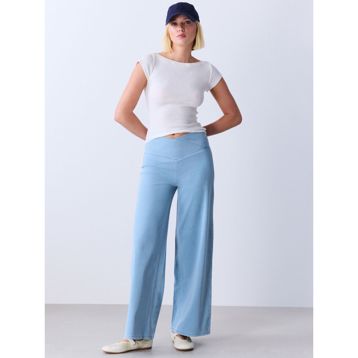 Pantalon large en jersey effet jean ceinture bleue délavée, NEXT