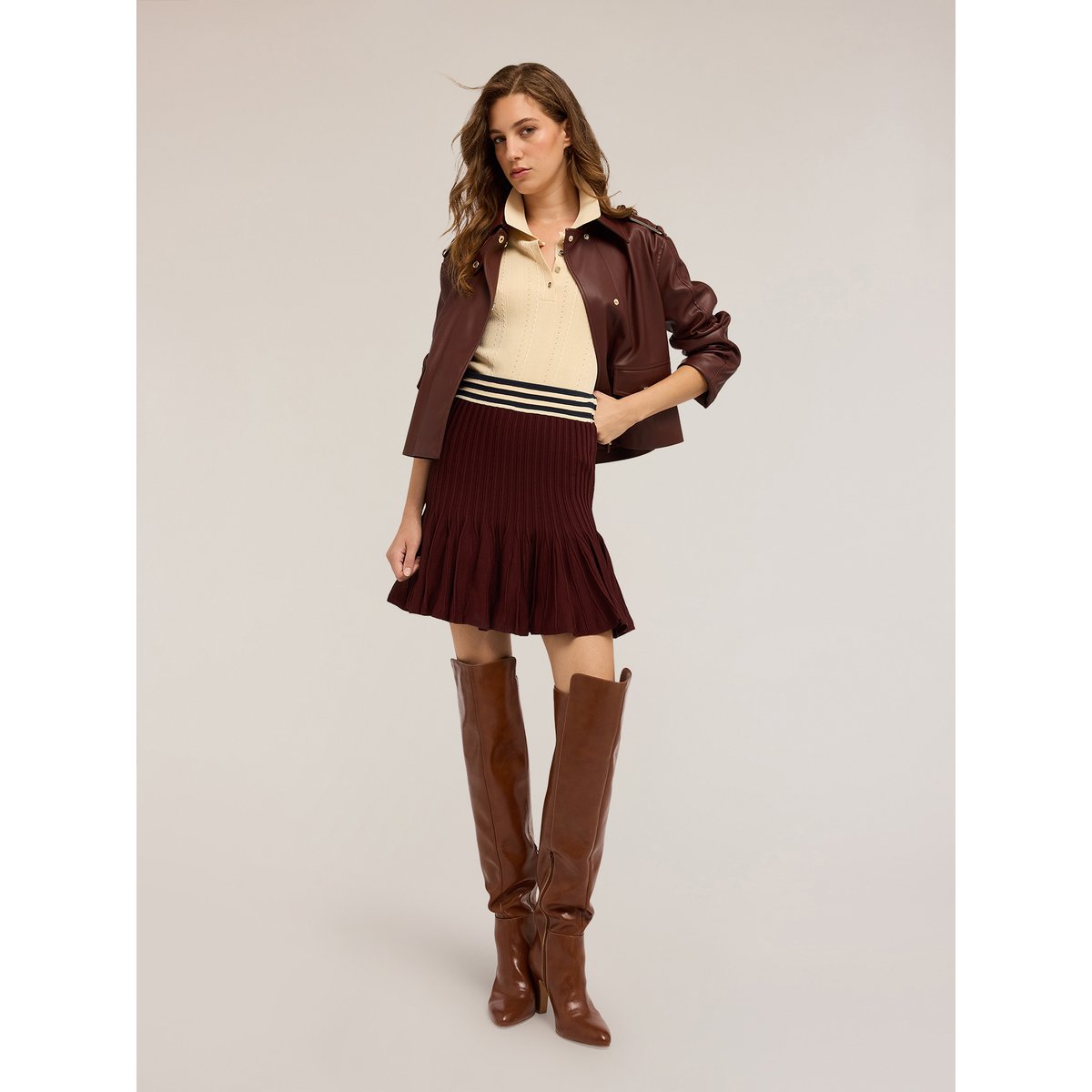 Mini-jupe évasée en maille marron, MOTIVI