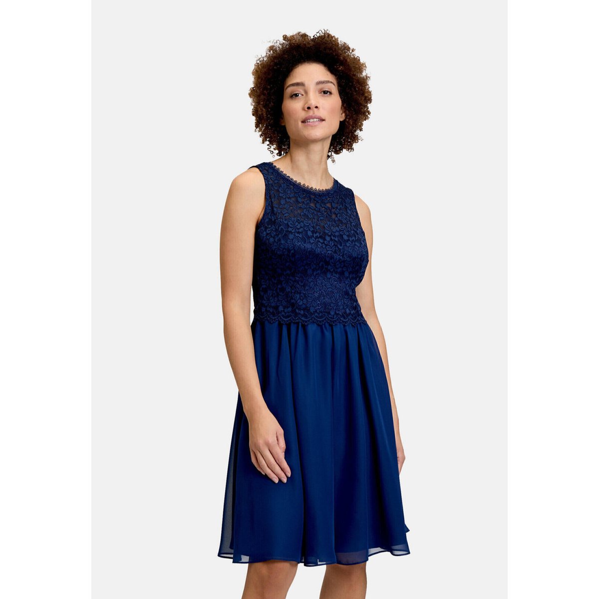 Robe de soirée en dentelle festival blue, VERA MONT