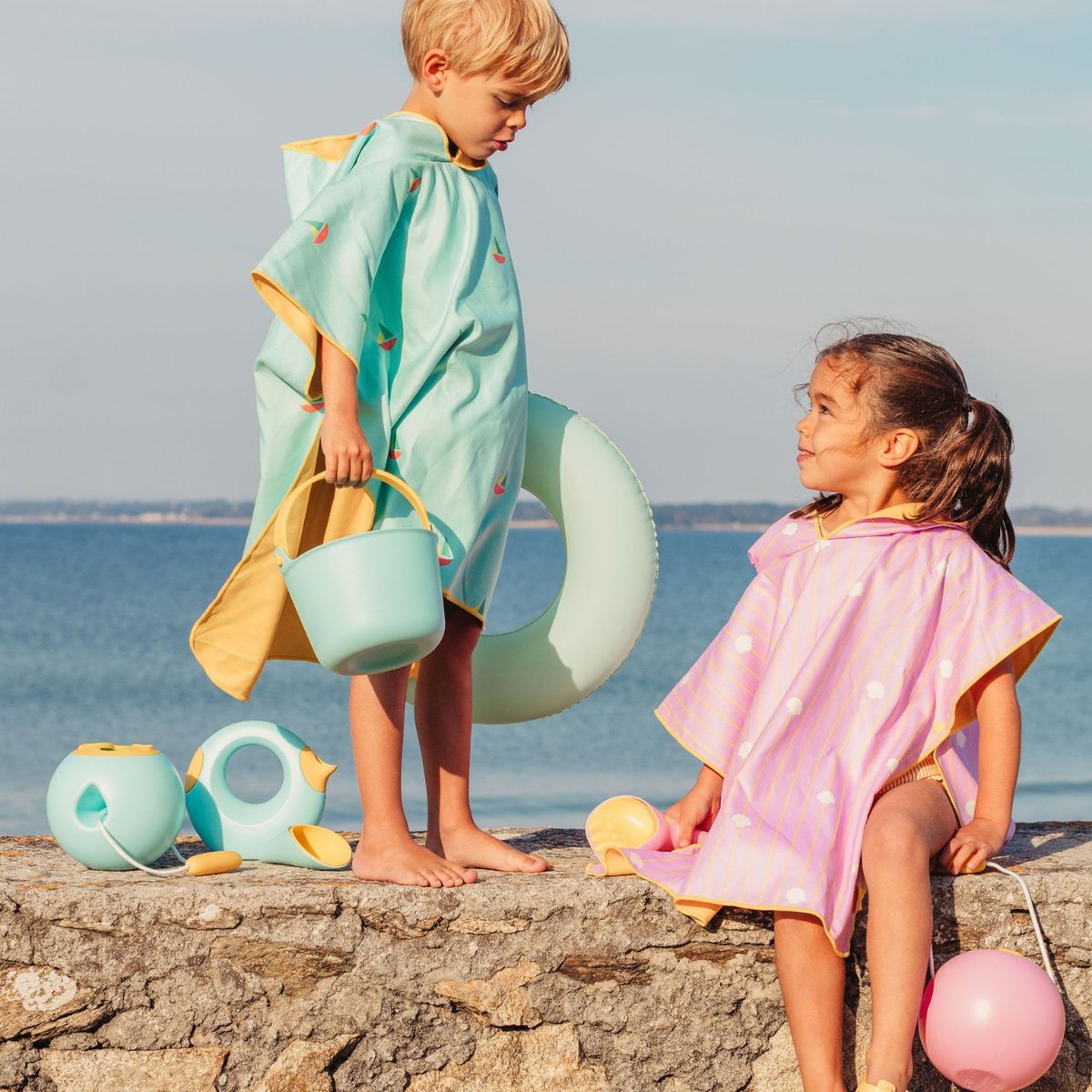Poncho de plage bleu, jaune, orange, QUUT