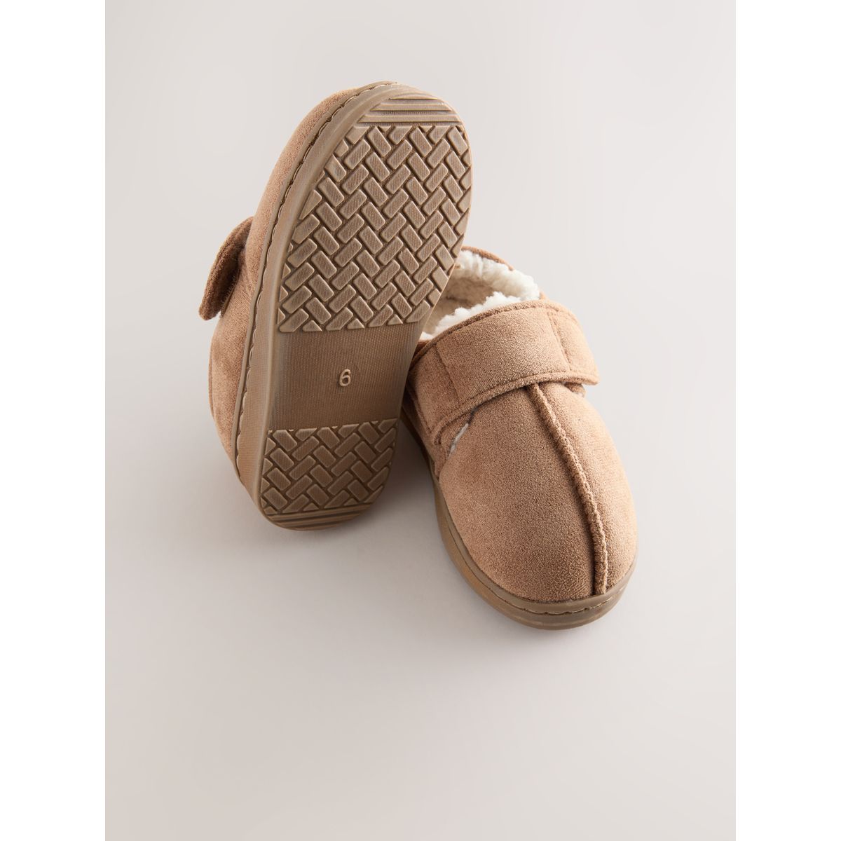 Chaussons à semelle moulée et doublure chaude fauve/marron, NEXT