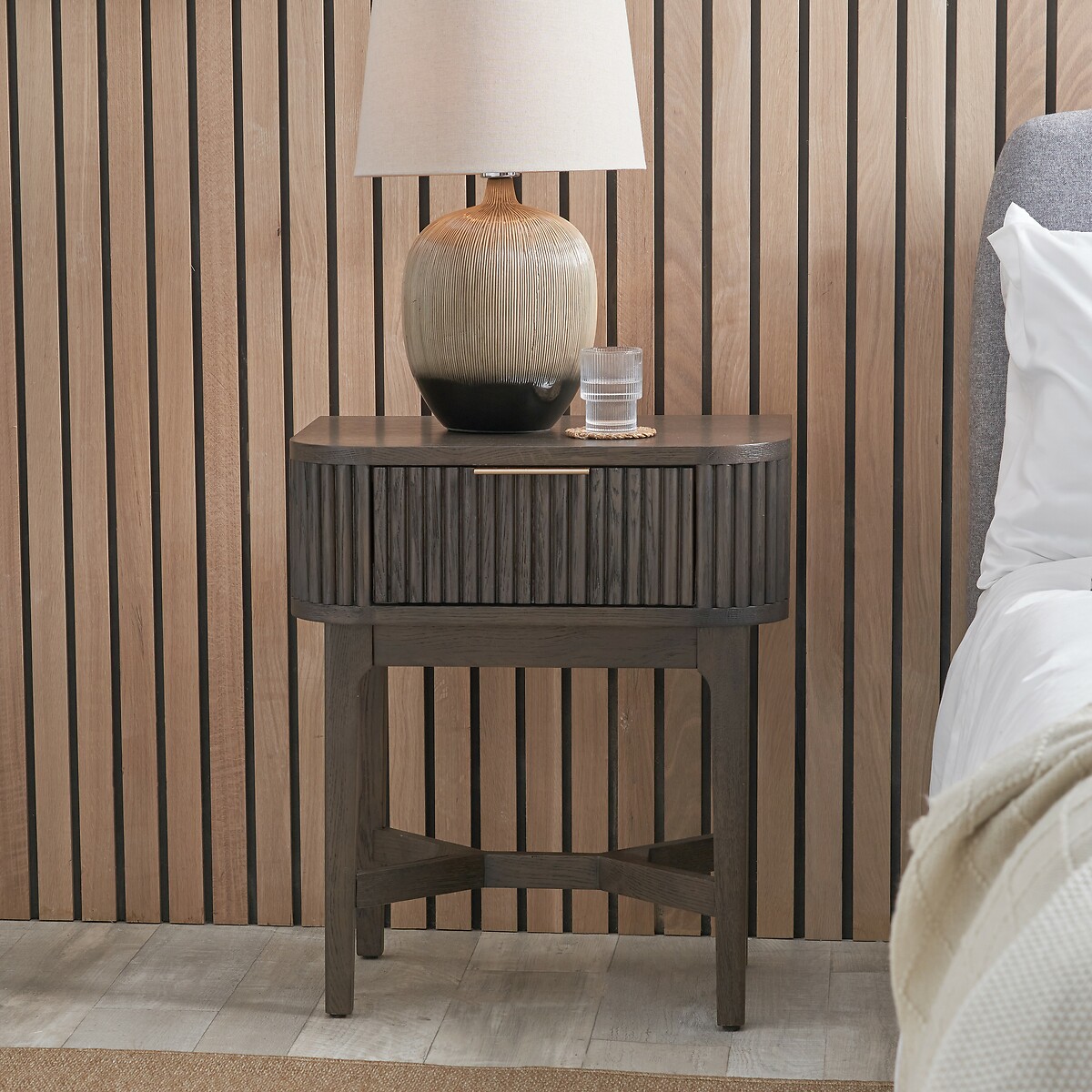 Renzo Fluted Oak Bedside Table smoked oak, ÉDITÉ