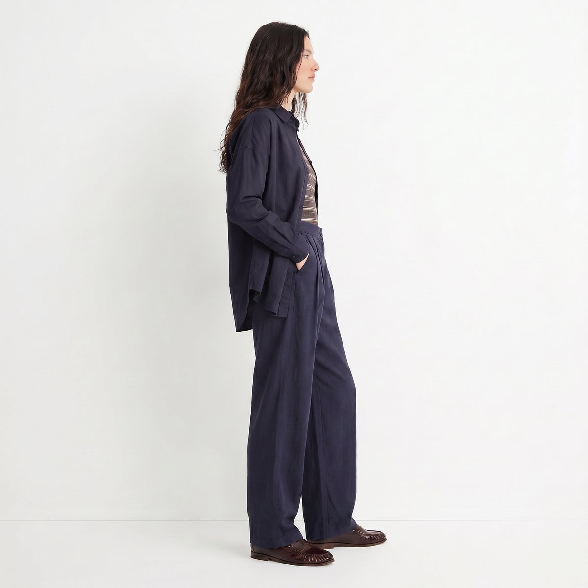 Pantalon taille haute à plis devant et jambe fluide ORENA bleu marine, ARTLOVE